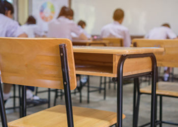 Alertă la un liceu din Orhei: Un elev a venit la ore cu o grenadă în rucsac | VIDEO