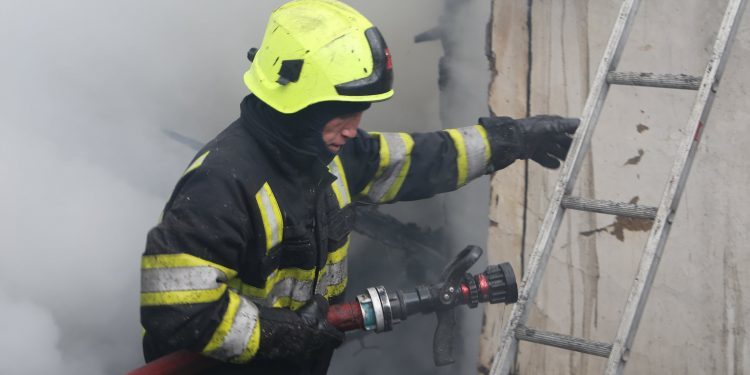 При пожаре в Бельцах пострадали три человека