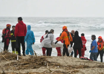 У берегов Италии потерпело крушение судно, перевозившее мигрантов. 40 человек погибли