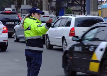 Pentru 3 zile accesul vehiculelor în centrul capitalei este interzis. Între timp, spre Chișinău se îndreptau mașini și autocare cu oameni pentru a participa la protest | VIDEO