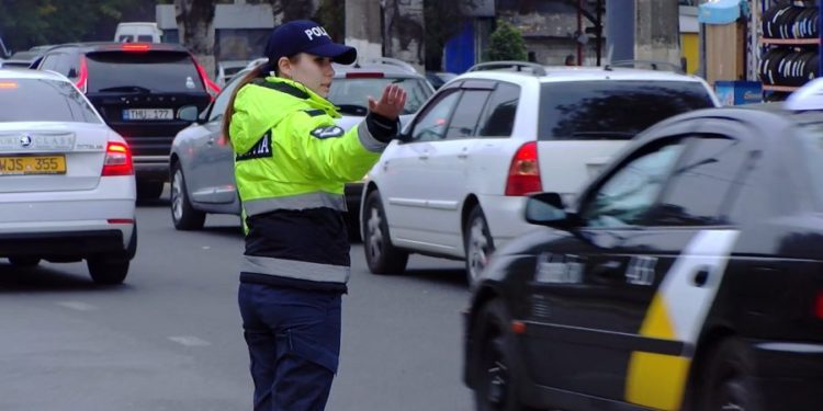 Pentru 3 zile accesul vehiculelor în centrul capitalei este interzis. Între timp, spre Chișinău se îndreptau mașini și autocare cu oameni pentru a participa la protest | VIDEO