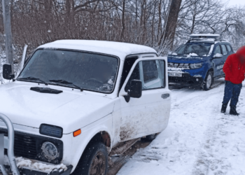 Un moldovean „bun la inimă” a ajutat doi ucraineni să ajungă ilegal în țara noastră. A fost plasat în izolator