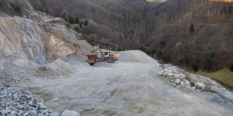 Каково состояние детей, упавших в карьер Микэуць