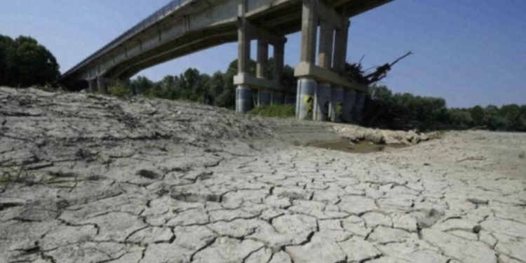 Accident matinal la Rîșcani. Un automobil s-a răsturnat | VIDEO