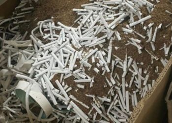 Percheziții la o fabrică de țigări din Rezina: Milioane de țigări cu timbru de acciz falsificate, ridicate de oamenii legii