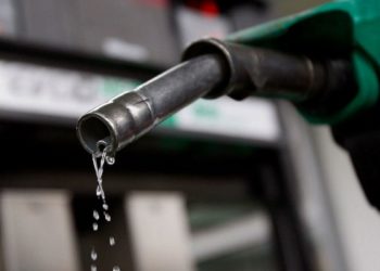 Ultimul weekend din această iarnă ne aduce noi ieftiniri la benzină și motorină. Cât vor costa carburanții în următoarele trei zile