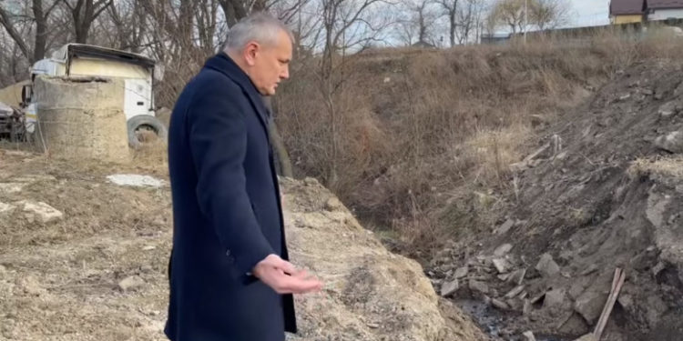 Un pod de beton din Suceava, România pe care circulau mașini, a fost furat cu totul într-o singură noapte. ”Dacă se fura o oaie era o problemă”