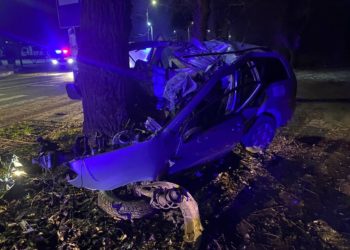 Un polițist de 23 de ani a murit în urma unui accident în Chișinău. A ajuns cu mașina într-un copac MI