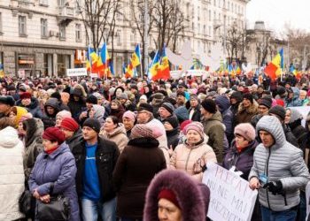 Manifestări chiar pe trasee și altercații între protestatari și polițiști. Cum s-au desfășurat protestele organizate de Mișcarea Pentru Popor | VIDEO