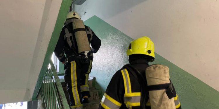 Incendiu grav într-un apartament din capitală: Două persoane au decedat, iar alta, transportată la spital | VIDEO