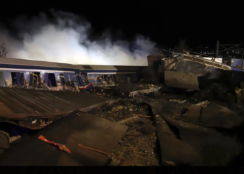 „Era un tren plin de studenți, tineri de 20 de ani”. Accidentul feroviar din Grecia: 46 de morți, multe persoane sunt încă date dispărute | VIDEO