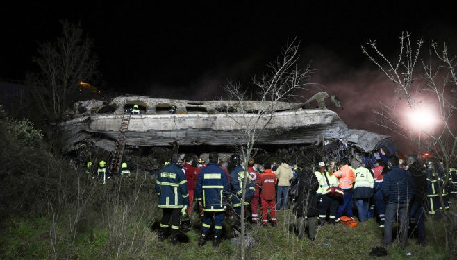 Accidentul feroviar din Grecia: 250 de pasageri au fost evacuați. Se așteaptă ca numărul persoanelor decedate să crească | VIDEO