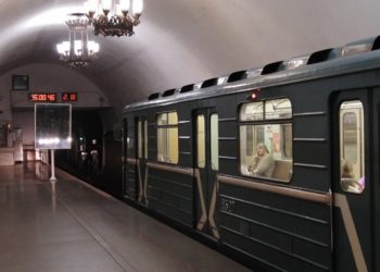 Мужчина толкнул подростка под поезд в метро Москвы