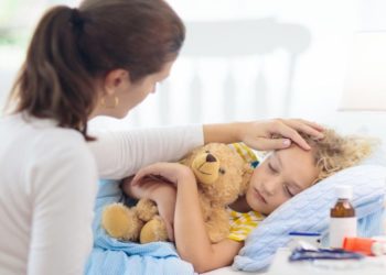 Небольшой спад: сколько случаев ОРВИ и гриппа зарегистрировано в школах и детсадах за неделю