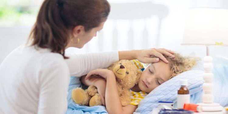 Небольшой спад: сколько случаев ОРВИ и гриппа зарегистрировано в школах и детсадах за неделю