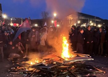 Беспорядки, слезоточивый газ и водомет: Францию захлестнули массовые протесты против пенсионной реформы | VIDEO