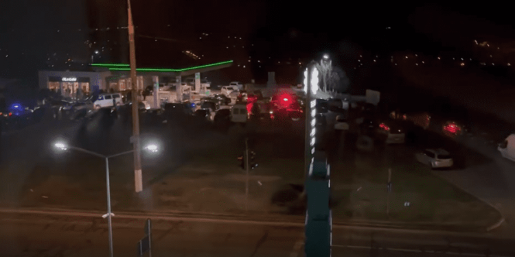 На одной из столичных автозаправок тиктокеры устроили стрельбу