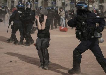 Во Франции задержали более 170 человек на акциях протеста