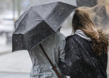 “Желтый код” метеоопасности: в Молдове холодает, ветер усилится и пойдет дождь