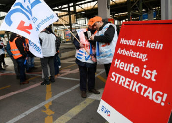 Cea mai mare grevă de la reunificarea Germaniei. Transporturile sunt paralizate. Sindicatele cer 500 de euro în plus la salariu | VIDEO