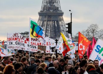 11-ый день протестов во Франции: Манифестации переросли в беспорядки. Ранено свыше 170 полицейских | VIDEO