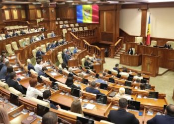 Парламент Молдовы осудил российскую агрессию в Украине. Чем ответила оппозиция