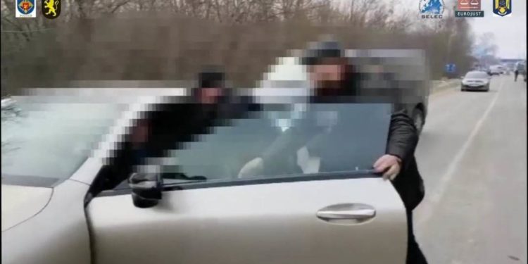 Moldoveni „afaceriști” în România. Percheziții în ambele țări, după estorcarea a peste $324 000, printr-o schemă cu criptomonede