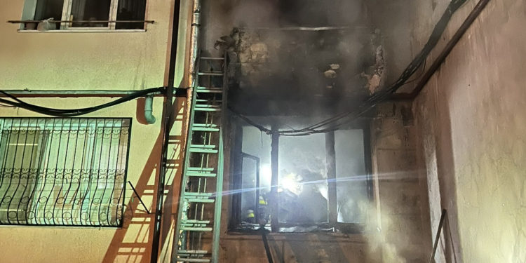 Panică într-un apartament de pe Maria Drăgan: 30 de persoane au fost evacuate | VIDEO