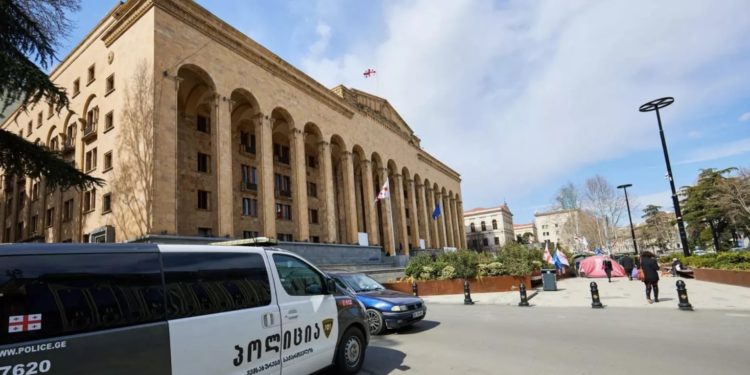 Грузинские депутаты устроили драку в парламенте