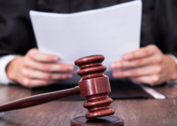 Суд вынес приговор мужчине, который подверг свою сожительницу сексуальной и трудовой эксплуатации в Германии | VIDEO