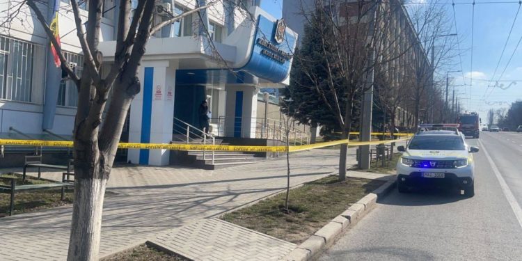 Alertă cu bombă în mai multe judecătorii din Chișinău | VIDEO