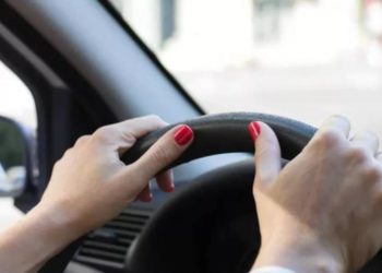 „El primul a venit și m-a lovit la ficat”. Explicațiile șoferiței de la Comrat, care a amenințat un alt automobilist cu un pistol | VIDEO