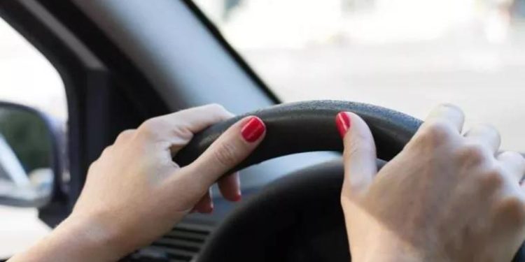 „El primul a venit și m-a lovit la ficat”. Explicațiile șoferiței de la Comrat, care a amenințat un alt automobilist cu un pistol | VIDEO