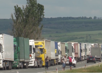 Mai mulți șoferi de camioane din Moldova stau blocați la frontiera dintre Belarus și Polonia. Explicațiile Asociației Naționale a Transporturilor | VIDEO
