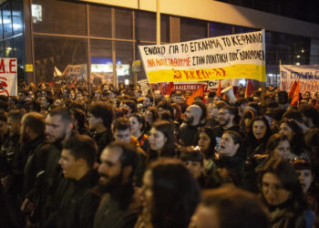 Furie în Grecia după tragedia feroviară. Proteste în Atena și Salonic, grecii s-au bătut cu polițiștii în fața companiei Hellenic Train