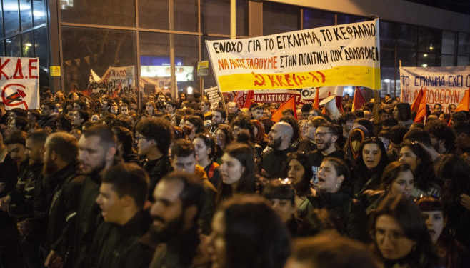 Furie în Grecia după tragedia feroviară. Proteste în Atena și Salonic, grecii s-au bătut cu polițiștii în fața companiei Hellenic Train