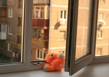 В Бельцах четырехлетний ребенок выпал из окна на седьмом этаже