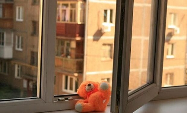 В Бельцах четырехлетний ребенок выпал из окна на седьмом этаже