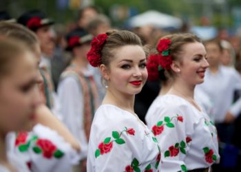 Statistici de 8 martie: Femeile predomină în rândul populației din Moldova