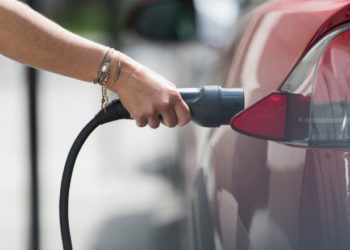 UE amână votul privind interzicerea vânzării de mașini noi cu motoare pe combustie din 2035