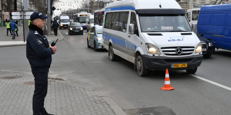 Mai multe rute regulate de transport nu au ieșit astăzi la curse după ce au rămas fără numere de înmatriculare: Președintele APOTA: Ne vom adresa în judecată privind abuzurile poliției | VIDEO