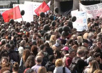 Grevă generală în Grecia. Oamenii cer găsirea „adevăraților vinovați” ai accidentului feroviar care a provocat pe 28 februarie 57 de morți | VIDEO