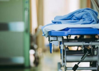 Bătaie în fața unui local din Chișinău: angajatul serviciului de pază, care a intervenit, în stare gravă la spital