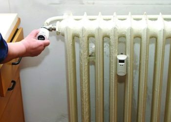 Termoelectrica se adresează către administratorii blocurilor locative: Reduceți căldura în calorifere | VIDEO