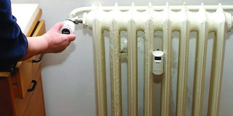 Termoelectrica se adresează către administratorii blocurilor locative: Reduceți căldura în calorifere | VIDEO