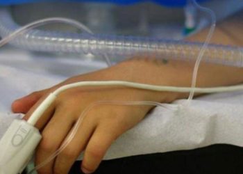 Un elev de 8 ani a ajuns în reanimare, după ce a căzut și s-a lovit cu capul de un bloc de beton din curtea școlii