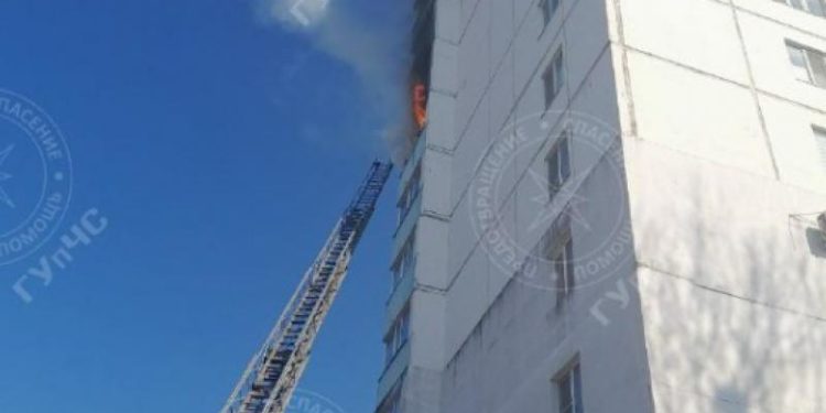 Incendiu la Tiraspol. Un apartament a fost cuprins de flăcări: Au intervenit trei echipe de pompieri