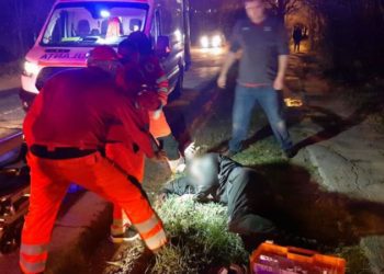 Un bărbat a ajuns la spital, după ce a căzut de pe trotineta electrică: Acesta a fost ajutat de carabinieri