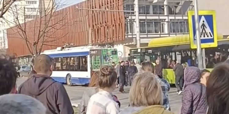 Новые кадры с места трагедии на Чеканах: девочку сбили на пешеходном переходе | VIDEO