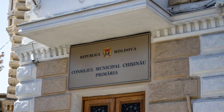 Primăria capitalei testează o aplicație mobilă pentru a urmări deplasarea transportului public în timp real. Cât se va cheltui pe acest sistem și ce cred despre el chișinăuienii  | VIDEO